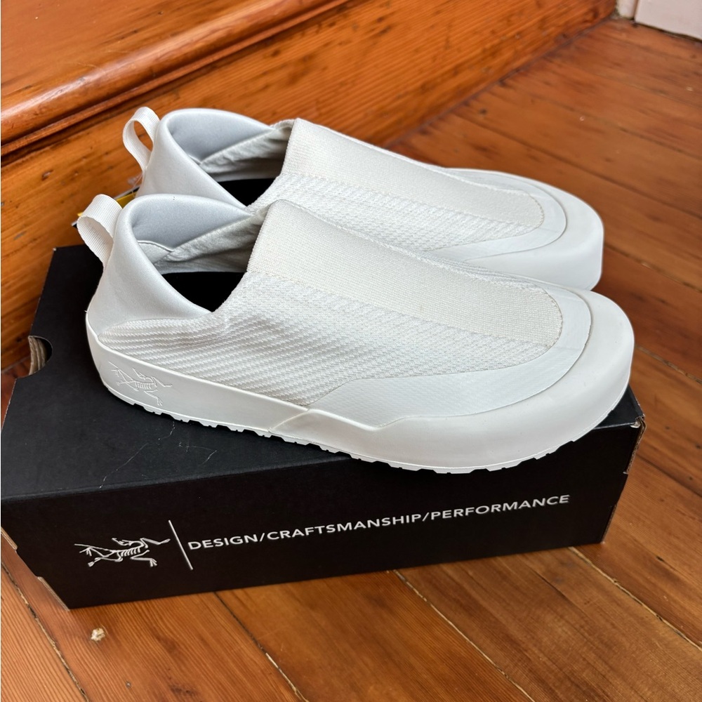 Arc'teryx Kragg Slip-On Shoes Arctic Silk White with Vibram Sole